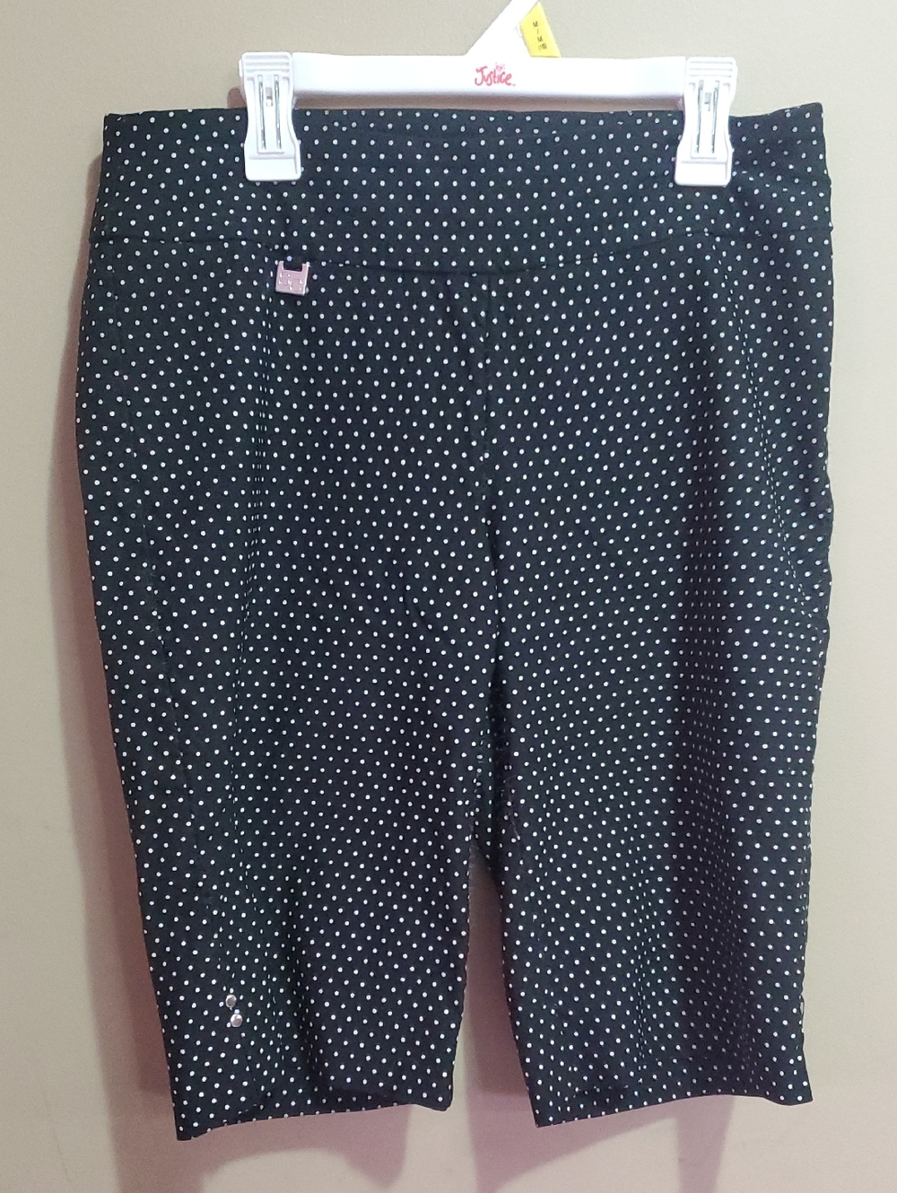 S.C. & CO Black Polka Dot Stretch Capri Pants SIZE 6